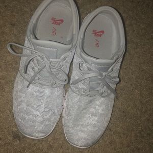 Only worn twice... size 12 NIKE Stefan Janoski